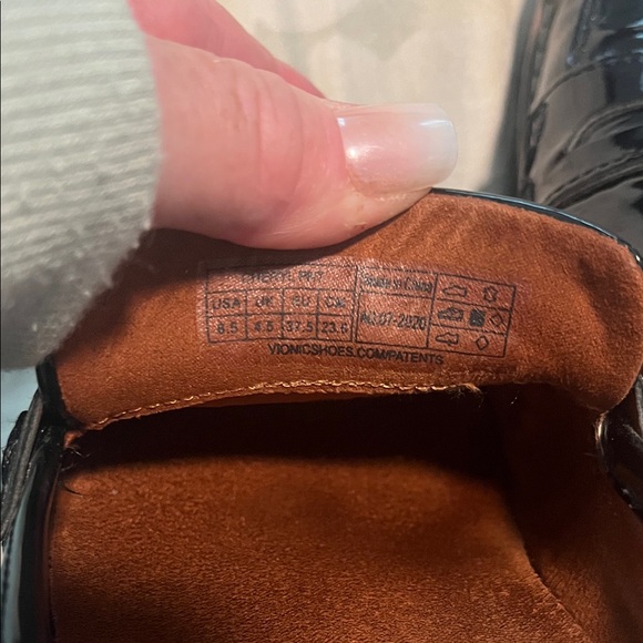 Vionic Shiny Black Women's Loafers - Picture 7 of 7